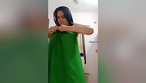 Today Exclusive-sexy Mallu Aunty Shows Her Nude Body And Bathing 4