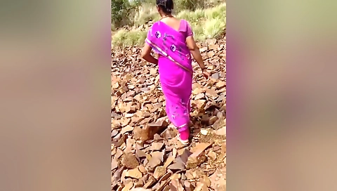 Desi Aunty Outdoor Sex