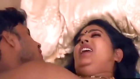 Selsmen Ke Sath Bhabhi Ne Apni Khujal Mitayi - Desi Bhabhi
