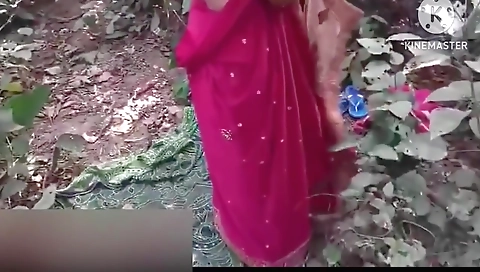 Devar Bhabhi In Padosi Ke Sath Jangal Me Mangal Karte Huwe Randi Sonia Bhabhi Ki Chudai. Your Desi Indian Sexy Hot Sonia Bhabhi