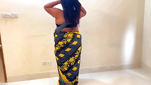 Big Ass & Huge Strong Boobs Desi Hot Maid Wearing Saree & Blouse In Arabian Hotel!