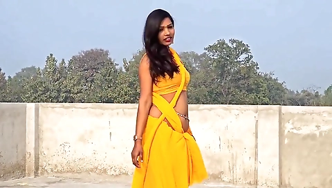 Desi Village Model Full Deep Navel And Big Boobs Deep Cleavage With Hindi Sex