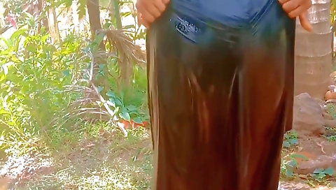 Srilankan Sexy Girl Outside Bathing Natural Place.asian Village Girl Natural Beauty.sexy Women Shower Like This.traditinalal