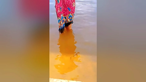 Srilankan Village Girl Bathing Natural Tank.srilankan Outside Sex.asian Sexy Girl Bath Time.sexy Video Srilankan
