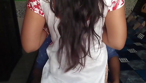 Ghar Mein Akele Makan Owner Ki Beti Ko Apne Pass Bula Kar Fuck Kar Diya