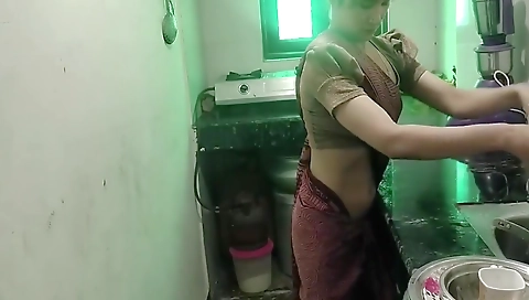 Kaam Karne Wali Baai Ko Jabar Dasti Paise Dekar Pel Diya