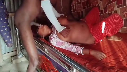 Desi Hot Housewife Ko Gand Mari Aur Gale Tak Land Dala