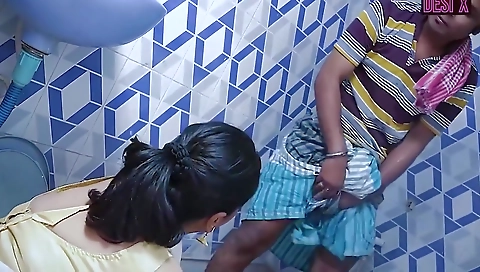 Bhabi Ne Kiya Nakor Ke Saath Ghopaghop [hindi Audio]