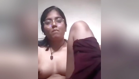 Today Exclusive-cute Desi Chick Strip Her Cloths And Shows Nude Body