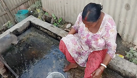 Indian Desi Housewife Nahane Ke Time Land Chusa