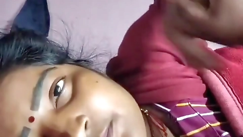 Hindi Sex - Indian Desi Lovers Start Full Hard Video Inside The Bus