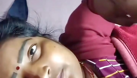 Hindi Sex - Indian Desi Lovers Start Full Hard Video Inside The Bus