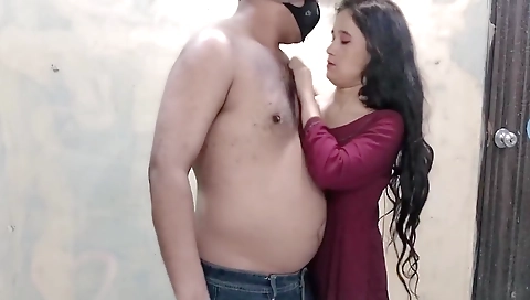 Ac Banane Aaye Machanic Ne Bhabhi Ko Chod Kar Pani Nikal Diya