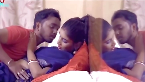 Indian Bhabhi, Indian Desi Bhabhi And Honey Moon - Me Hotel Ke Worker Se Karwai Chudai