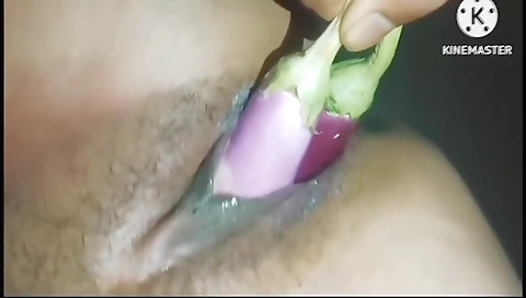 Do Baigan Ek Sath Bur Me Dal Kar Chudai Bhabhi