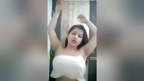 Today Exclusive- Sexy Desi Girl Showing Her Nude Body 3