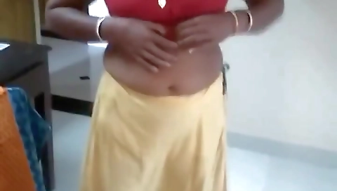 Today Exclusive- Desi Mallu Maid Showing Her Boobs And Pussy Shows To House Owner 2