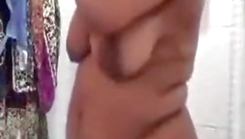 Exclusive- Desi Bbw Bhabhi Record Her Bathing Video For Lover