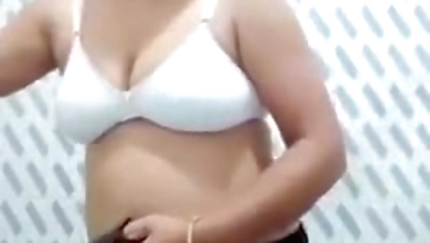 Cheating Indian Step mom Exposing Naked Mms
