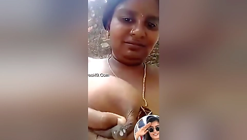 Horny Desi Bhabhi Shows Her Milky Boobs