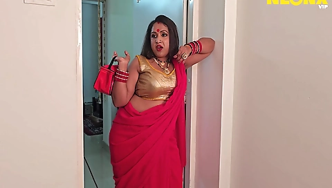 Desi Hot Milf Lady Makes Her Client Happy By Having Amazing Sex