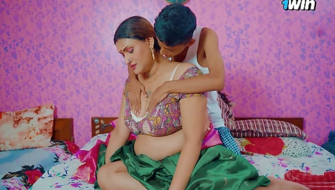 A Teenage 18+ Boy Fucked Hard To Her House Owner While Getting Body Massages - Hindi Sex