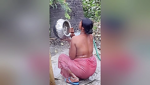 Sexy Bhabhi Bathing In Open Bathroom