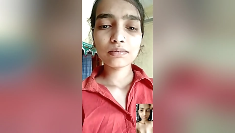 Today Exclusive- Cute Desi Girl Shows Her Boobs On Vc