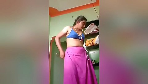 Sexy Telugu Bhabhi Give Handjob