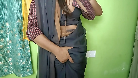 Mallu Girl Boy Romance, Mallu Girl Saree Drop Romance, Mallu Couple Romantic Fun, Malayali Couple Romance In Hotel With Valentine S Day
