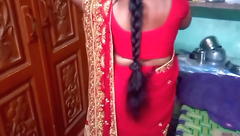 Desi Beauty Housewife Sary Changing In Home