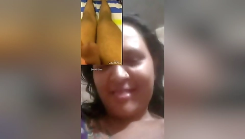 Today Exclusive- Desi Aunty Shows Her Boobs On Vc