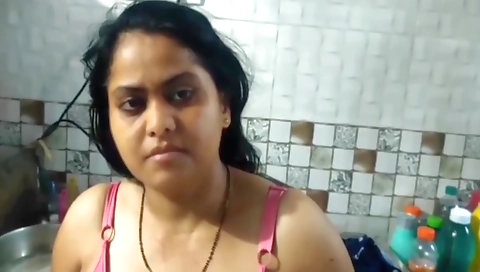 Kamwali Bai Ne Khana Banate Waqt Kitchen Mein Malik Se Chudai Karai