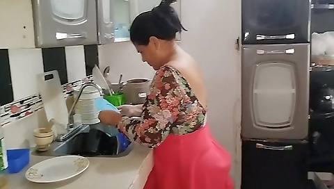 Assed Stepmother Thirsty For A Good Cock Ends Up Fucking Her Stepsons Friend (hopefully She Doesnt Get Pregnant)