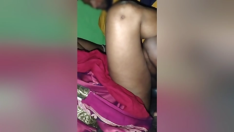 Hindi Sex In Desi Aunty Ko Raat Me Bohat Maje Se Pela Achha Laga