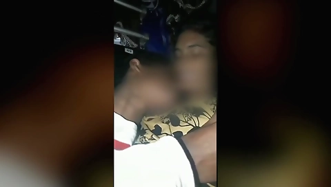 බස එක කලලට දන අතල Sri Lankan Couple Bus Sex Leak