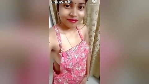 Today Exclusive -desi Riya Bhabhi Shows Her Boobs