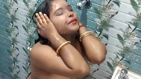 Busty Mature Wife Bathing Nude Video