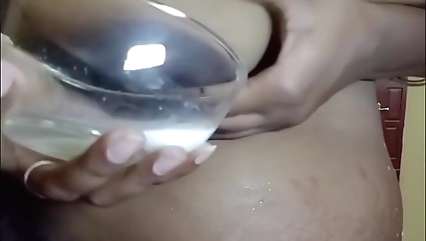 Lactating XXX Videos (86)