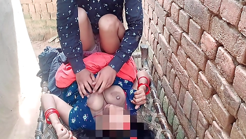 Indian Slut Outdoor In Gets Pussy Fuck By Young Boyfriend